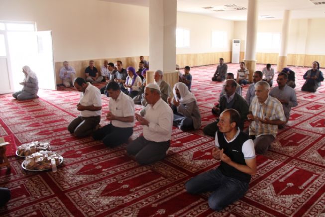 Siverek Belediyesi tarafından geçtiğimiz yıl ilçenin Şirinkuyu mahallesinde geçtiğimiz yıl yapımına başlanılan taziye evi ile mescit hizmete açıldı.    Dini sosyal tesislerin açılışına belediye Başkan vekili Mustafa Hivi Abikoğlu ilçe müftüsü Ahmet Hilmi Yazar ile çok sayıda vatandaş katıldı.