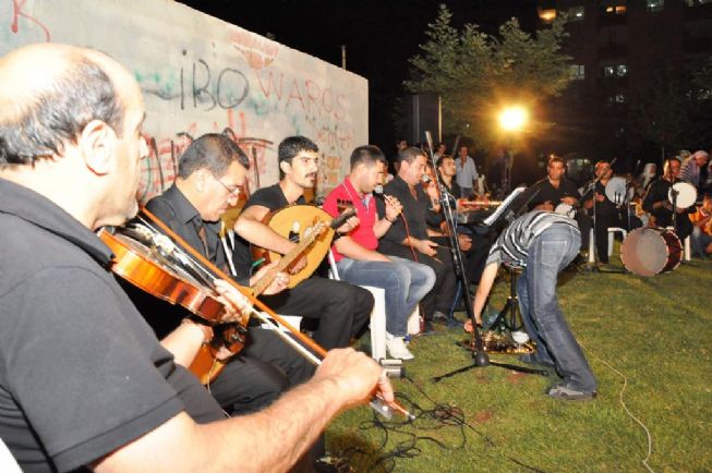 Siverek Belediyesi Kültür ve Sosyal İşler Müdürlüğü Geleneksel ''Müzikli Yaz Akşamları'' konserlerine başladı.