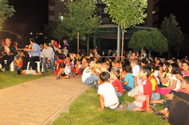 Siverek Belediyesi Kültür ve Sosyal İşler Müdürlüğü Geleneksel ''Müzikli Yaz Akşamları'' konserlerine başladı.