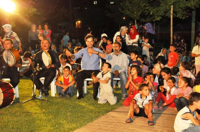 Siverek Belediyesi Kültür ve Sosyal İşler Müdürlüğü Geleneksel ''Müzikli Yaz Akşamları'' konserlerine başladı.