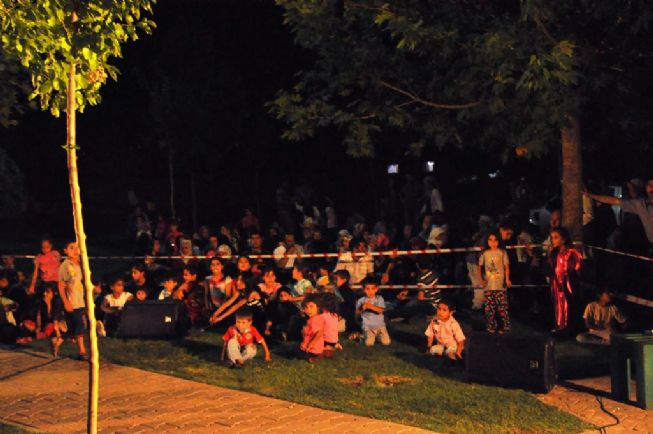 Siverek Belediyesi Kültür ve Sosyal İşler Müdürlüğü Geleneksel ''Müzikli Yaz Akşamları'' konserlerine başladı.