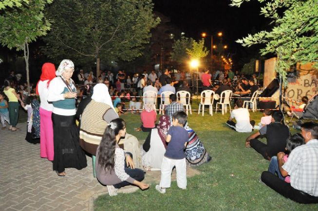 Siverek Belediyesi Kültür ve Sosyal İşler Müdürlüğü Geleneksel ''Müzikli Yaz Akşamları'' konserlerine başladı.