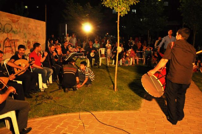 Siverek Belediyesi Kültür ve Sosyal İşler Müdürlüğü Geleneksel ''Müzikli Yaz Akşamları'' konserlerine başladı.