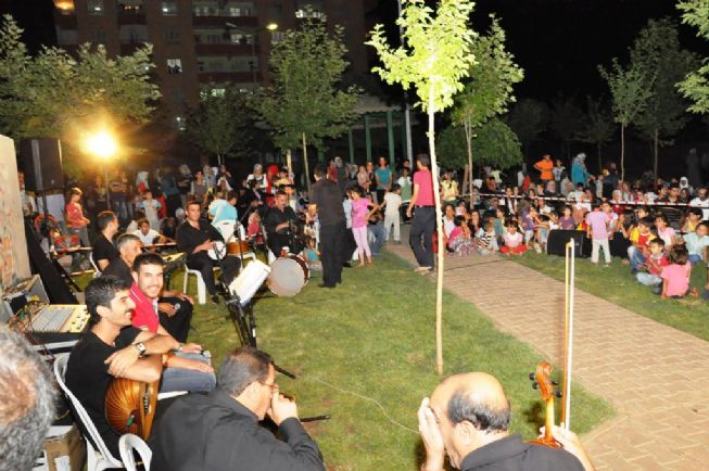 Siverek Belediyesi Kültür ve Sosyal İşler Müdürlüğü Geleneksel ''Müzikli Yaz Akşamları'' konserlerine başladı.