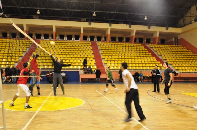 Şanlıurfa'nın Siverek İlçesinde 24 Kasım Öğretmenler günü programları etkinlikleri kapsamında yapılan çeşitli etkinlikler yapılan final gecesi ile ödüller sahiplerini buldu. 