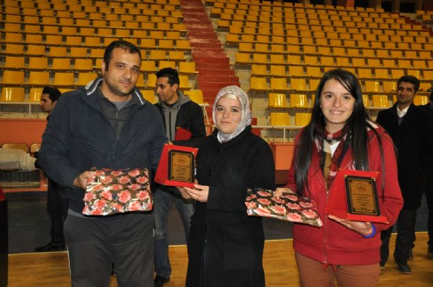 Şanlıurfa'nın Siverek İlçesinde 24 Kasım Öğretmenler günü programları etkinlikleri kapsamında yapılan çeşitli etkinlikler yapılan final gecesi ile ödüller sahiplerini buldu. 