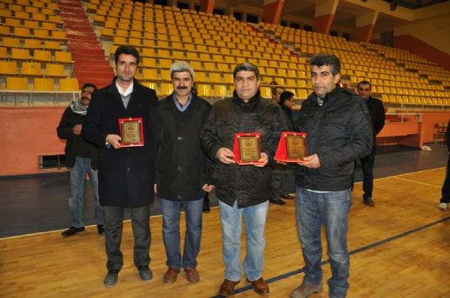 Şanlıurfa'nın Siverek İlçesinde 24 Kasım Öğretmenler günü programları etkinlikleri kapsamında yapılan çeşitli etkinlikler yapılan final gecesi ile ödüller sahiplerini buldu. 