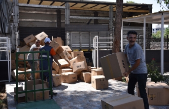 Hayırsever iş insanı tır dolusu terliği Siverek Belediyesine gönderdi 