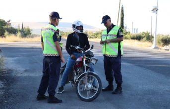 Trafikte motorsikletlerde kask denetimi