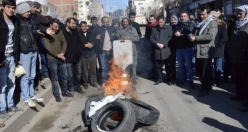 Yol Kapatan Esnaf Dedaşı Protesto Etti 