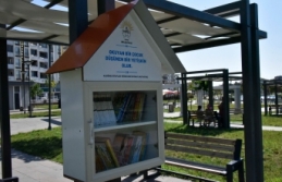 Siverek'te Belediyeden parklara mini kitaplık