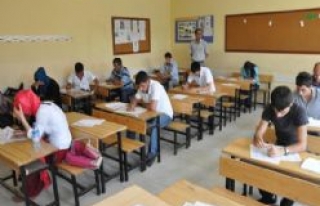 Siverek'te Açık Öğretim Lisesi Sınavı Yapıldı