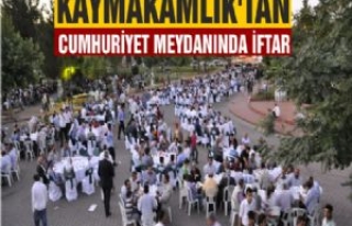 Kaymakamlıktan Cumhuriyet Meydanında İftar