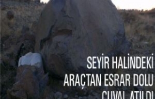 Araçtan Atılan Çuvalda Esrar Yakalandı