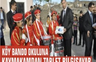 Köy Bando Okuluna Kaymakamdan Tablet Bilgisayar 