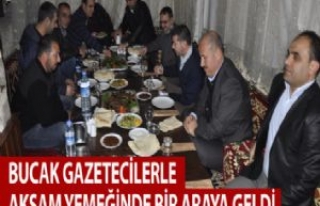 Belediye Başkanı Bucak Gazetecilerle Bir Araya Geldi