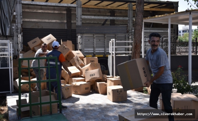 Hayırsever iş insanı tır dolusu terliği Siverek Belediyesine gönderdi 