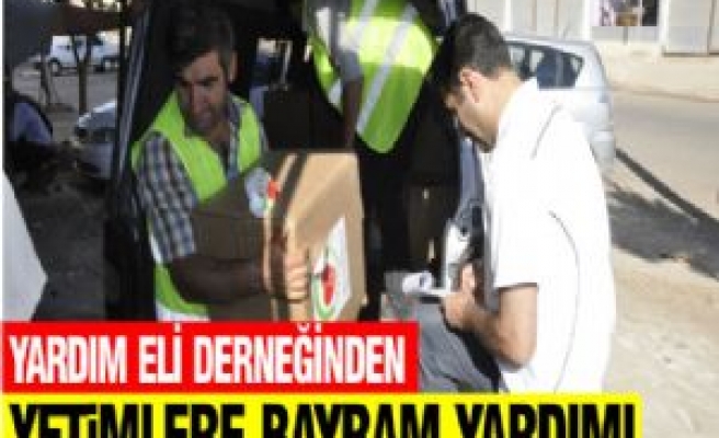 Yardım Eli Derneğinden Yetimlere Bayramlık Yardımı 