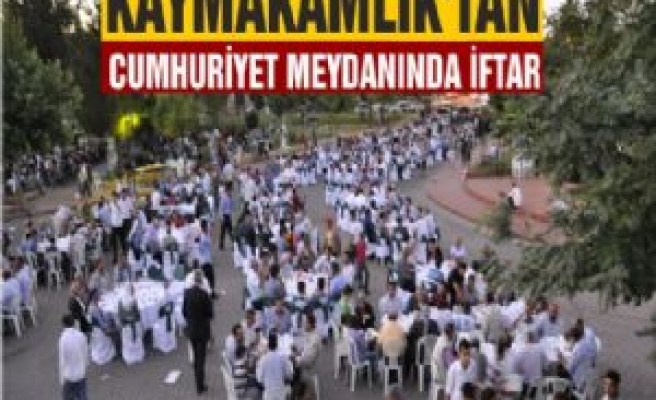 Kaymakamlıktan Cumhuriyet Meydanında İftar