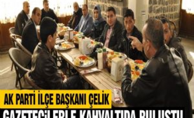 AK Parti İlçe Başkanı Çelik Gazetecilerle Kahvaltıda Buluştu